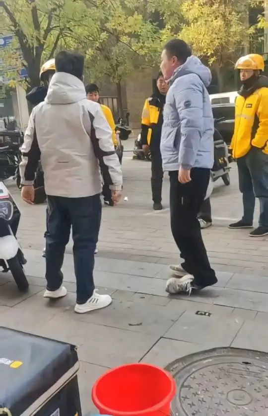 石家庄外卖小哥事件完整视频流出-3000元工资被扣与站长激烈争执-现场视频记录冲突全过程