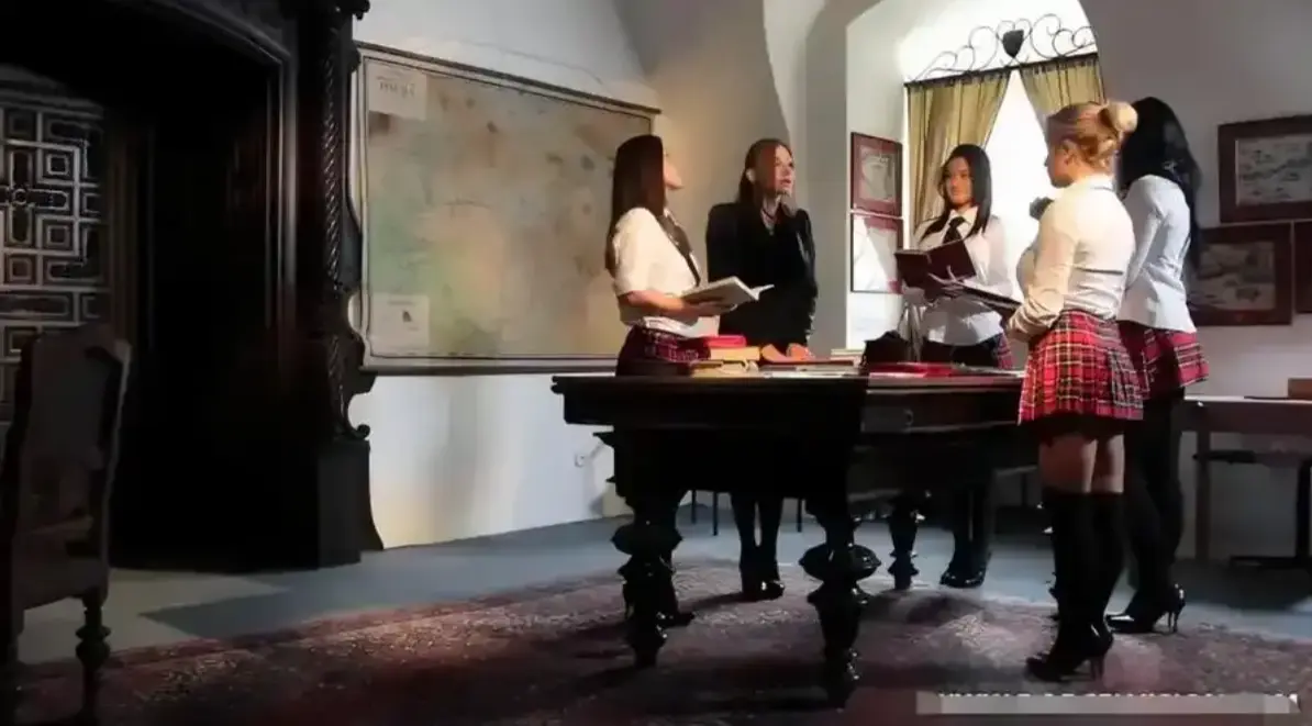 《俄罗斯美女学院》1080P高清中字-俄罗斯美女学院无删减版在线看-校园恋爱成长故事-爱情喜剧俄罗斯导演视觉盛宴