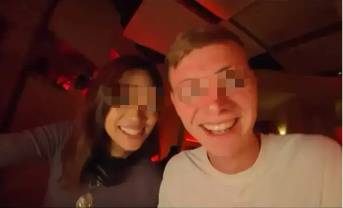 《西安麻辣烫女孩》纪录片HD高清免费在线看-海外博主纪录西安夜市真实故事-无删减完整版《西安麻辣烫女孩》全片公开