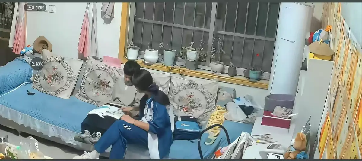 《来自姐姐的爱》无删减完整版在线播放-来自姐姐的爱HD高清正片免费观看-姐姐对弟弟的日常引导与暖心互动-全集影院手机在线看